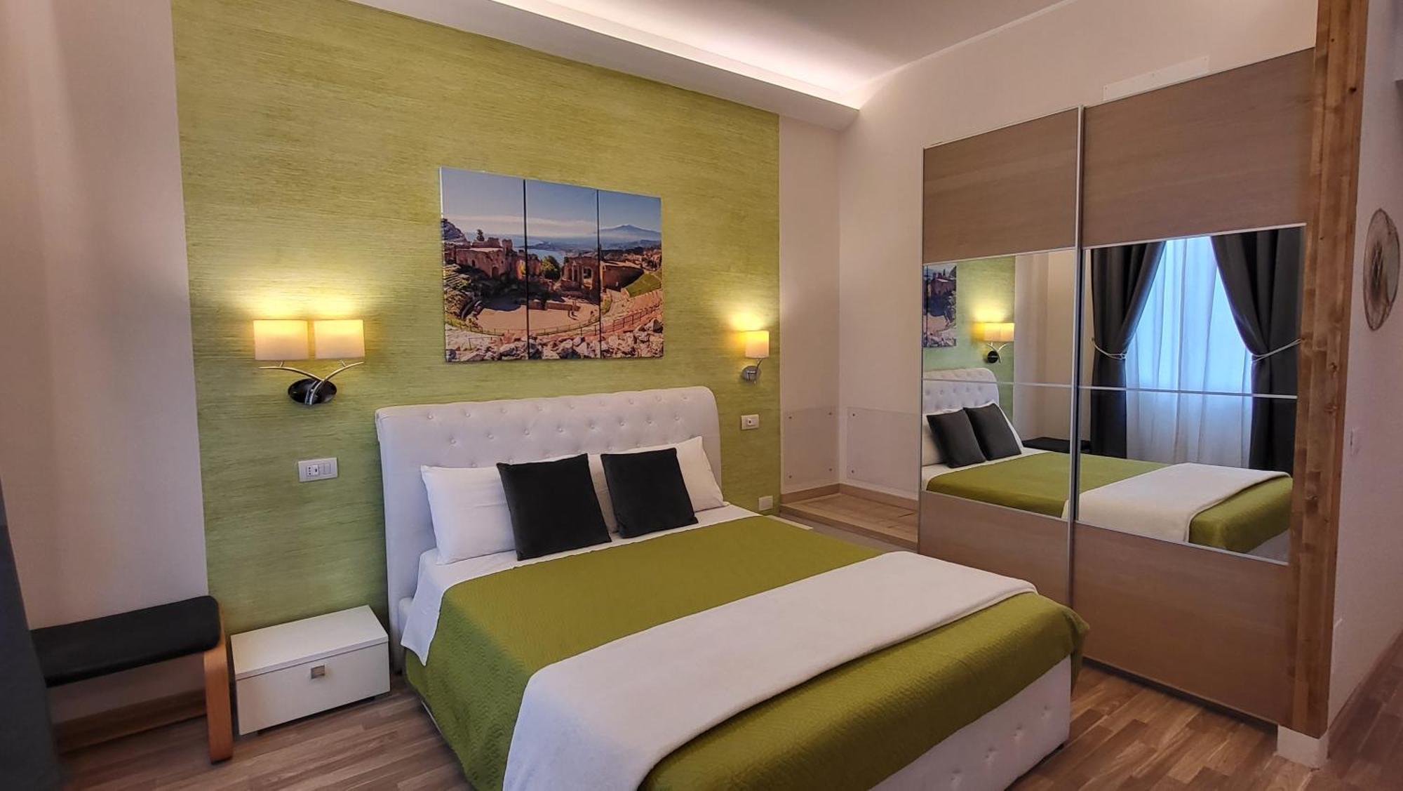 I Due Grifoni Studio Flat Taormina Luaran gambar