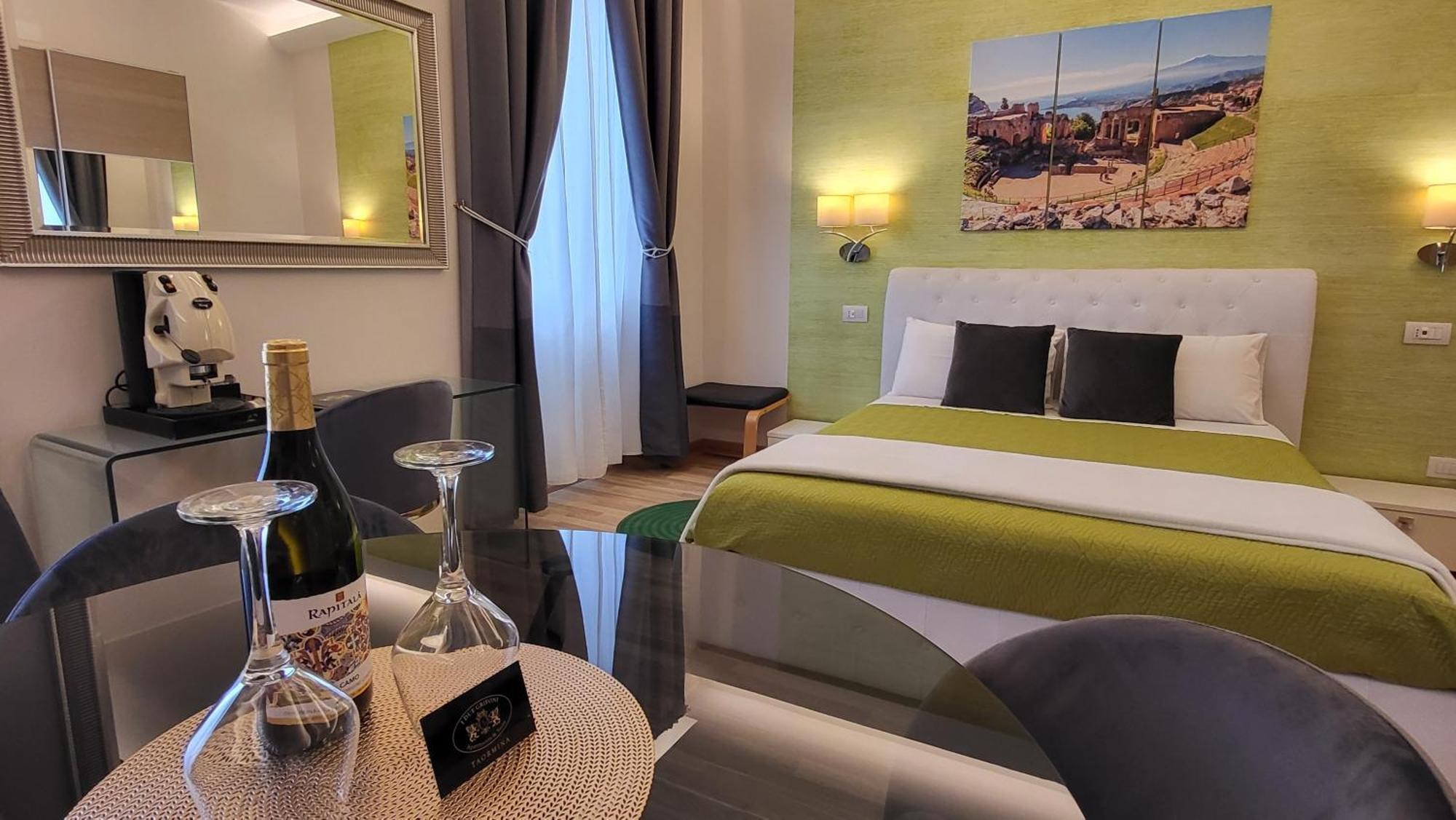 I Due Grifoni Studio Flat Taormina Luaran gambar