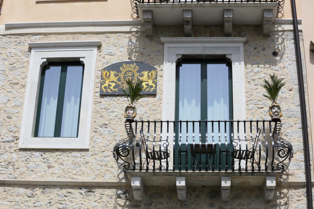 I Due Grifoni Studio Flat Taormina Luaran gambar