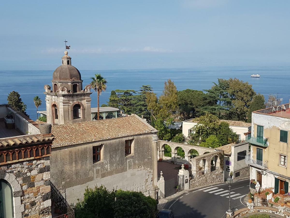 I Due Grifoni Studio Flat Taormina Luaran gambar